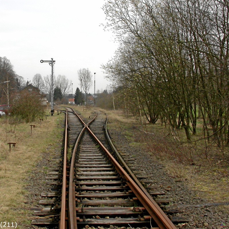 Bahn 211.jpg - Im Bahnhof St. Julian sind noch mehr Bahnanlagen erhalten.